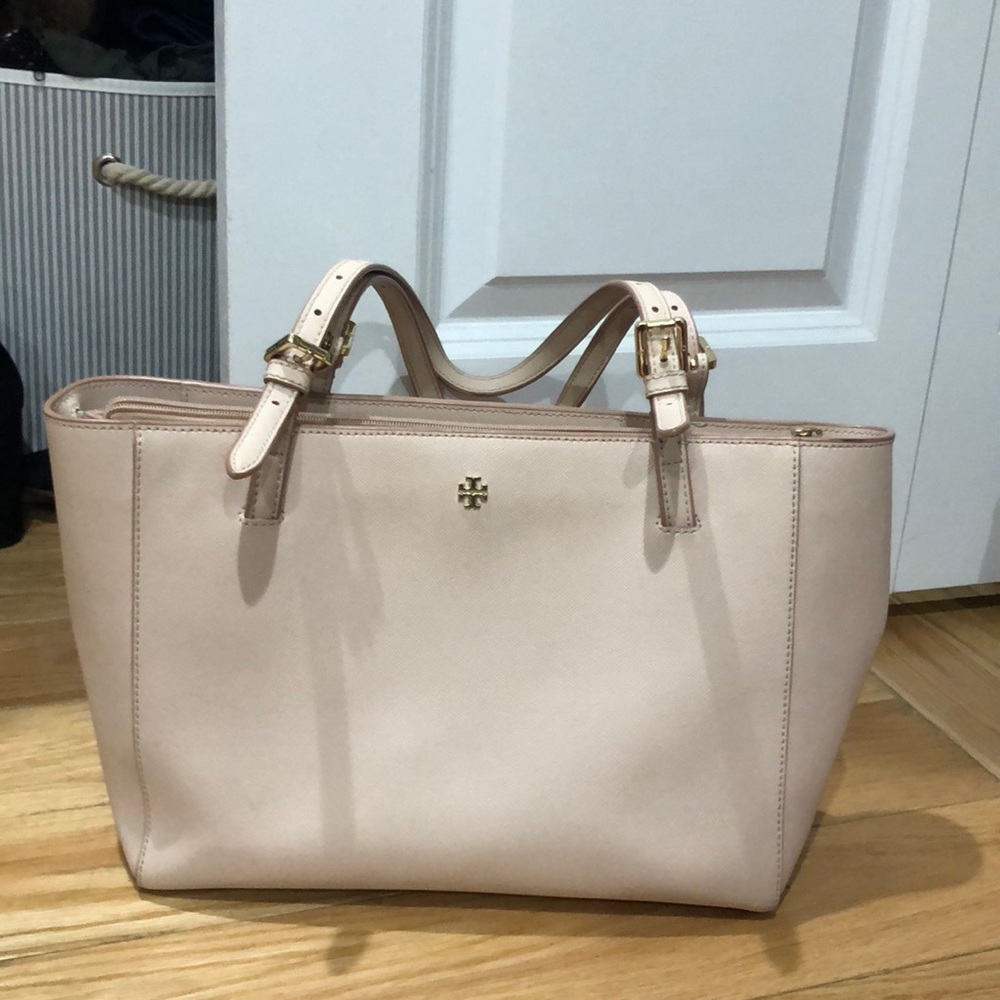 Light pink Tory Burch tote
